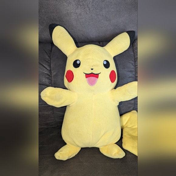 WCT - Wicked Cool Toys - PIKACHU - Light & Sound Plush - Talking POKEMON - Picture 4 of 11